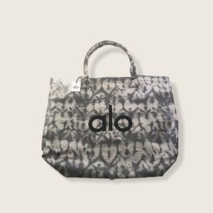 ALO YOGA Shopper Tote Grey Tiedye
